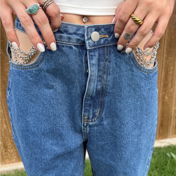 Shein Chain Pocket Boyfriend Jeans โ Medium โ BNWOT - Picture 2 of 7